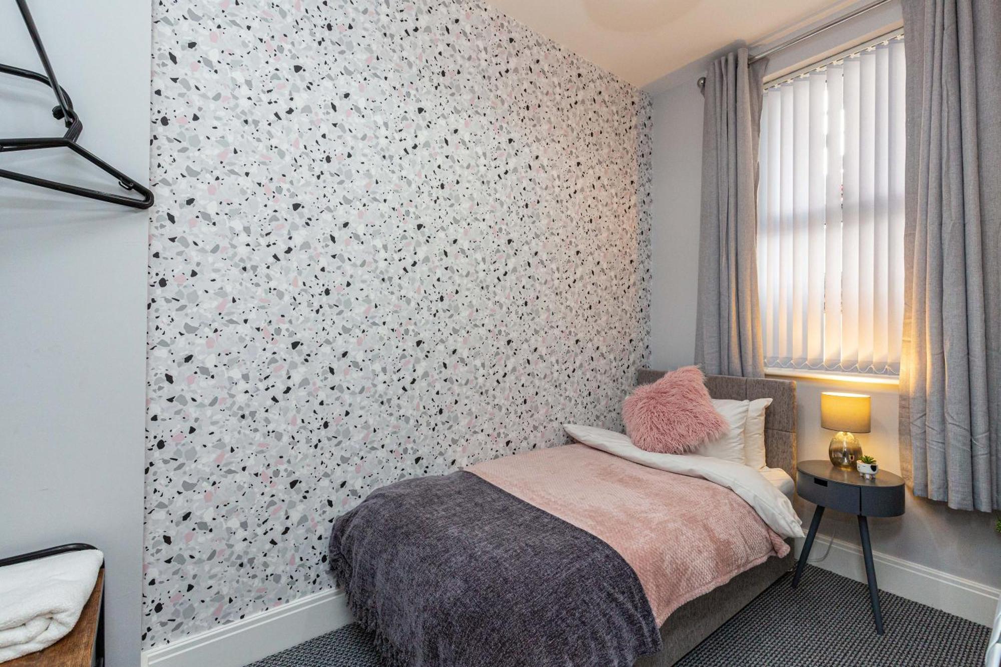 Beachfront Apartment 3 Bedrooms Sleeps 7 - Gateway To The Lake District - Newly Refurbished Morecambe Eksteriør billede