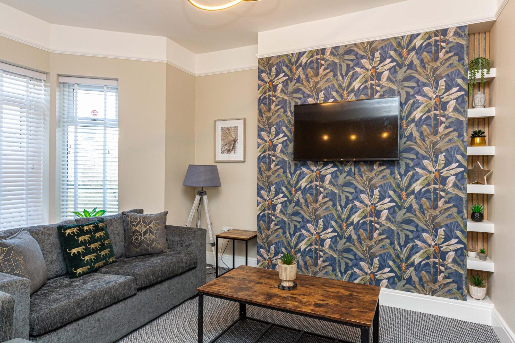 Beachfront Apartment 3 Bedrooms Sleeps 7 - Gateway To The Lake District - Newly Refurbished Morecambe Eksteriør billede