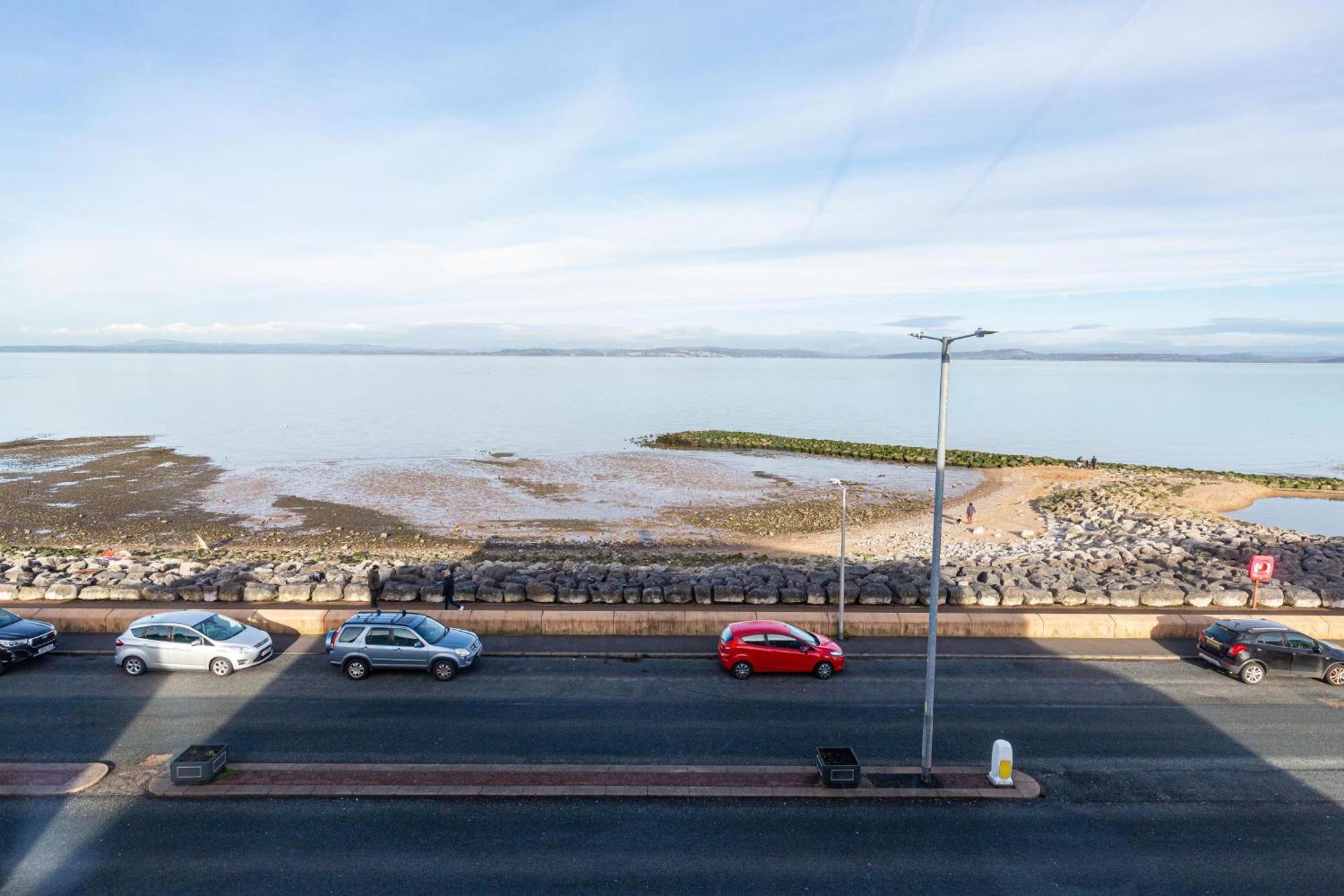 Beachfront Apartment 3 Bedrooms Sleeps 7 - Gateway To The Lake District - Newly Refurbished Morecambe Eksteriør billede