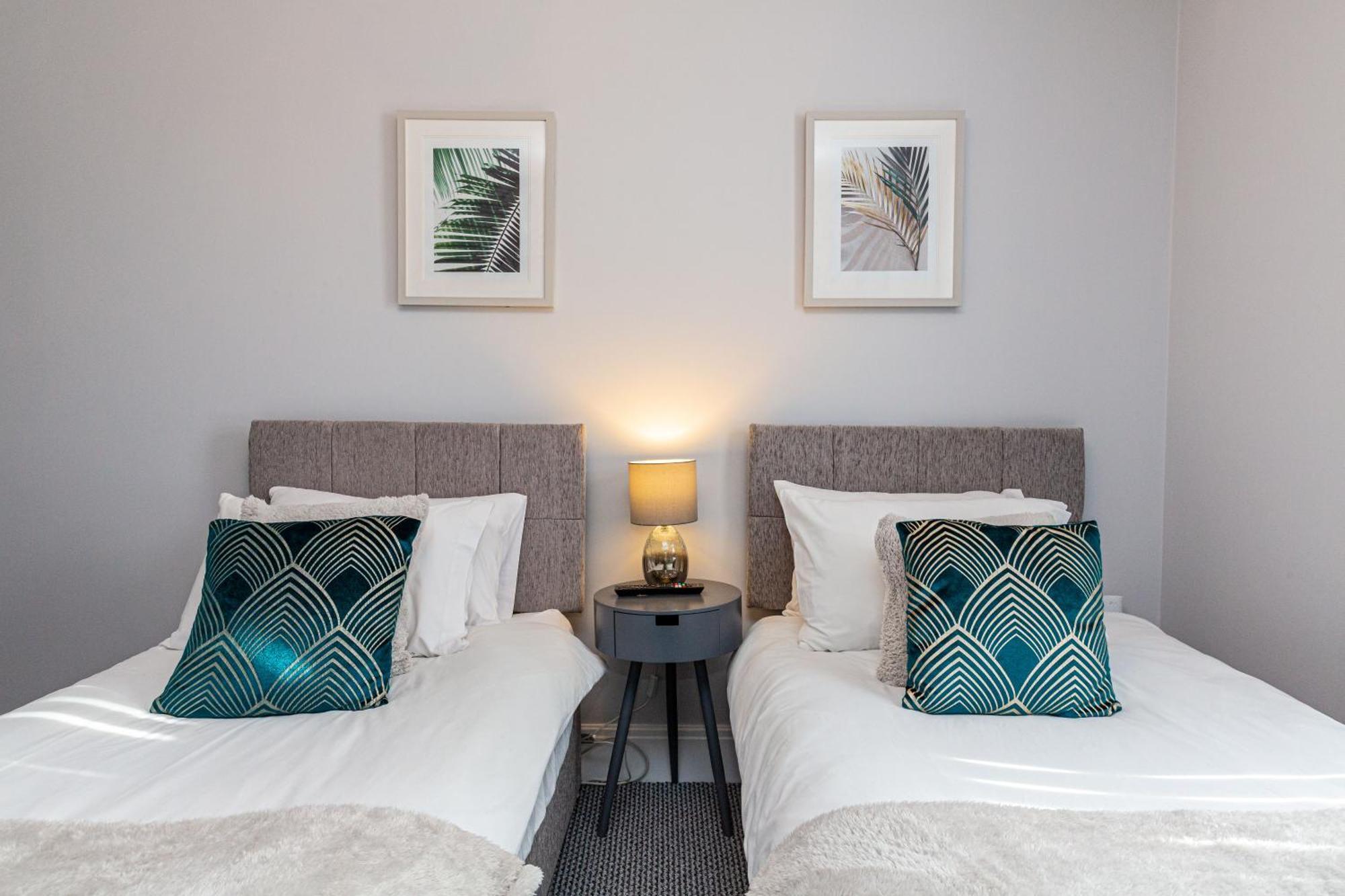 Beachfront Apartment 3 Bedrooms Sleeps 7 - Gateway To The Lake District - Newly Refurbished Morecambe Eksteriør billede