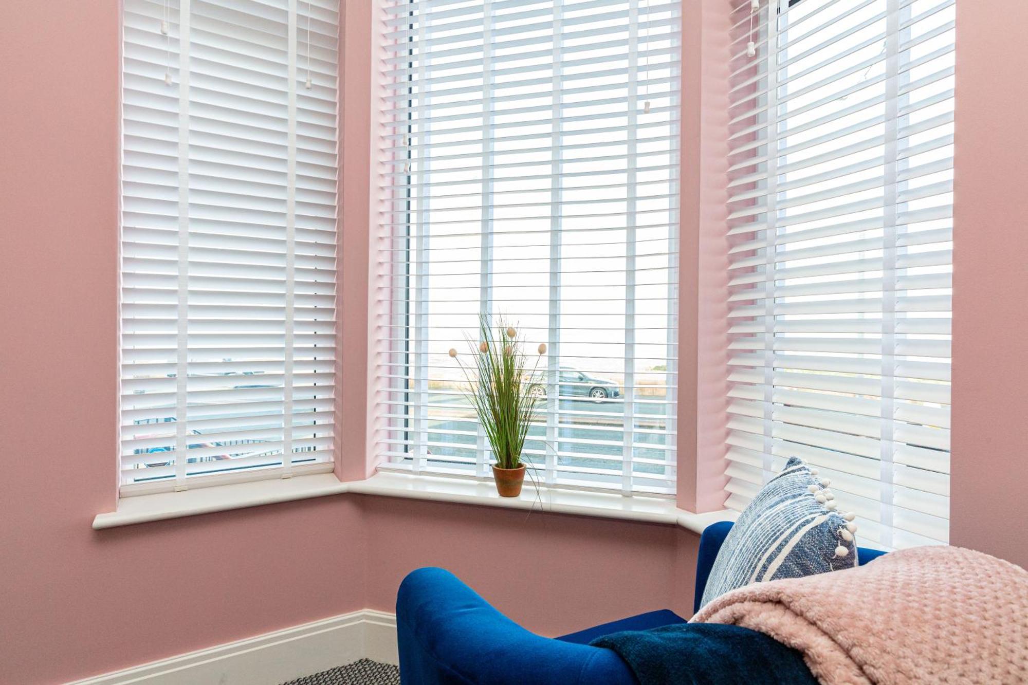 Beachfront Apartment 3 Bedrooms Sleeps 7 - Gateway To The Lake District - Newly Refurbished Morecambe Eksteriør billede